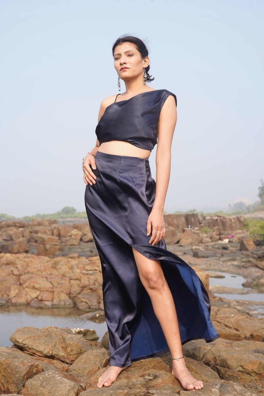 One shoulder crop top & long side slit skirt